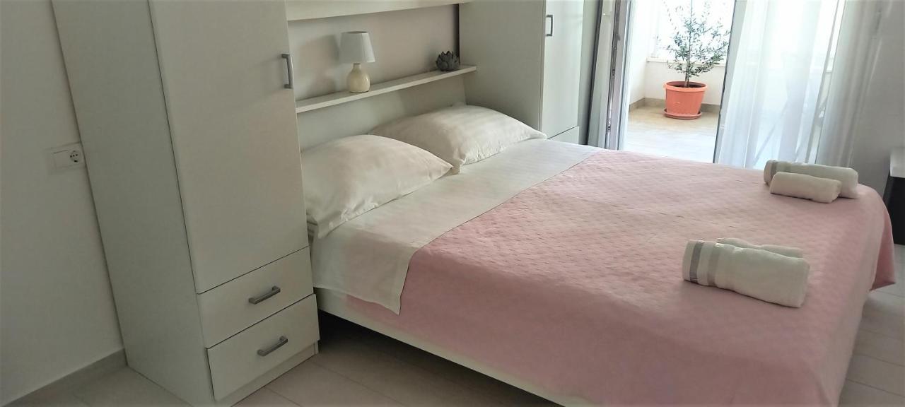 Apartments Danica Промайна Екстериор снимка