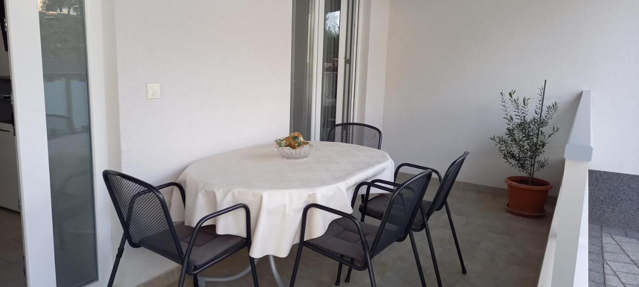 Apartments Danica Промайна Екстериор снимка