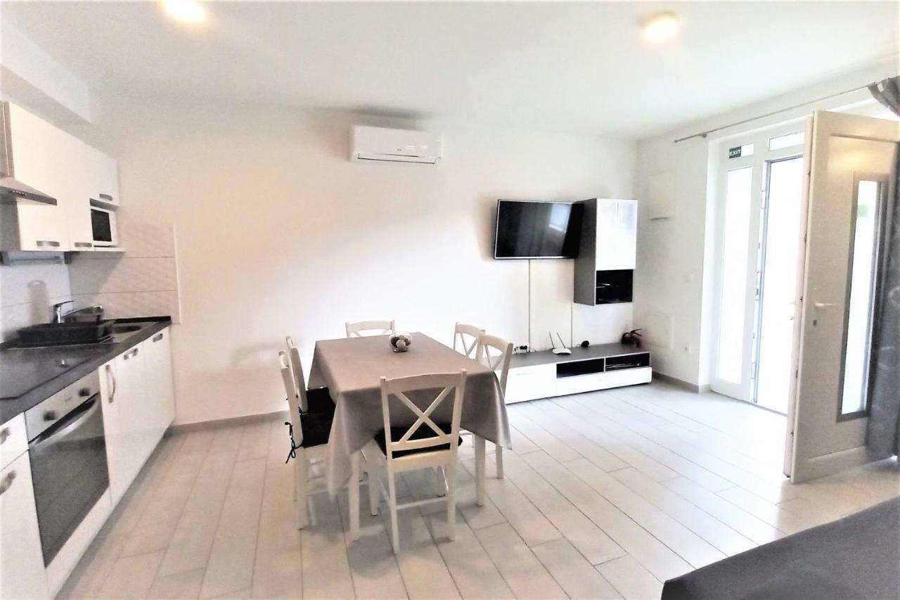 Apartments Danica Промайна Екстериор снимка