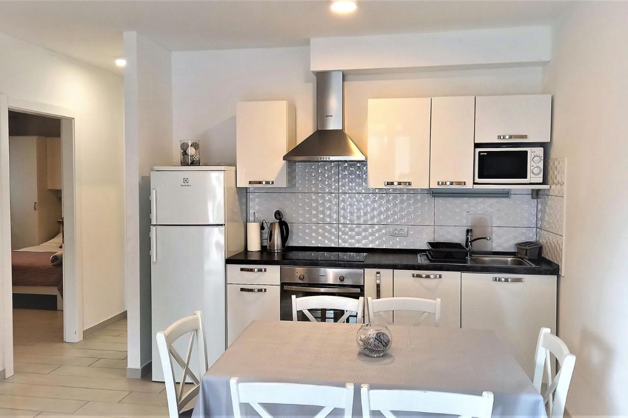 Apartments Danica Промайна Екстериор снимка