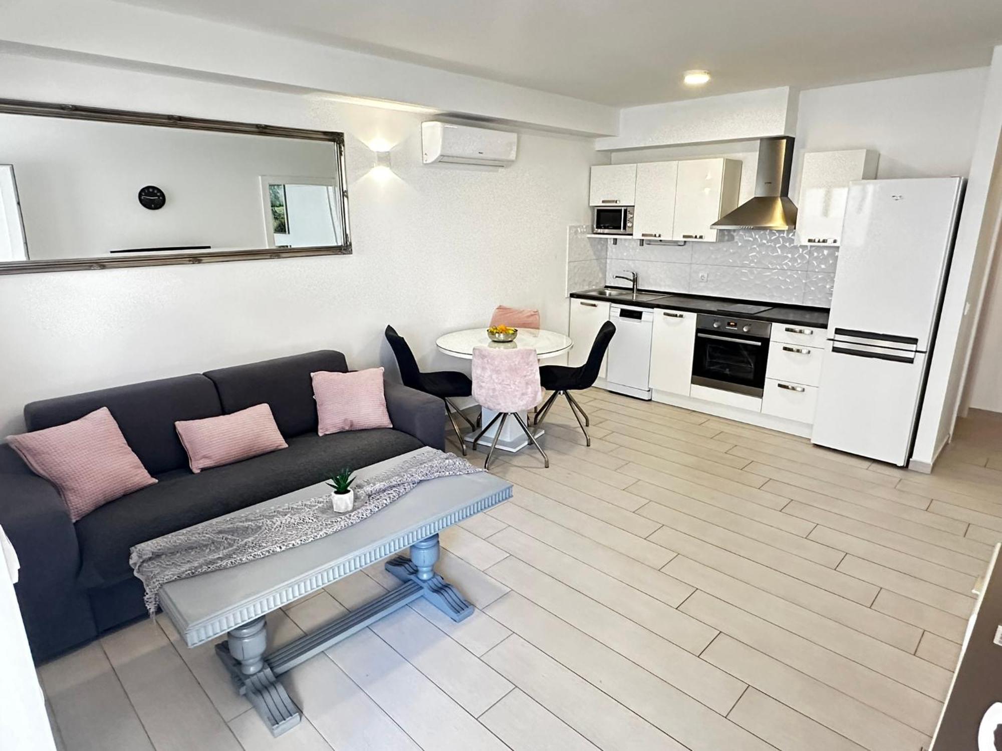 Apartments Danica Промайна Екстериор снимка