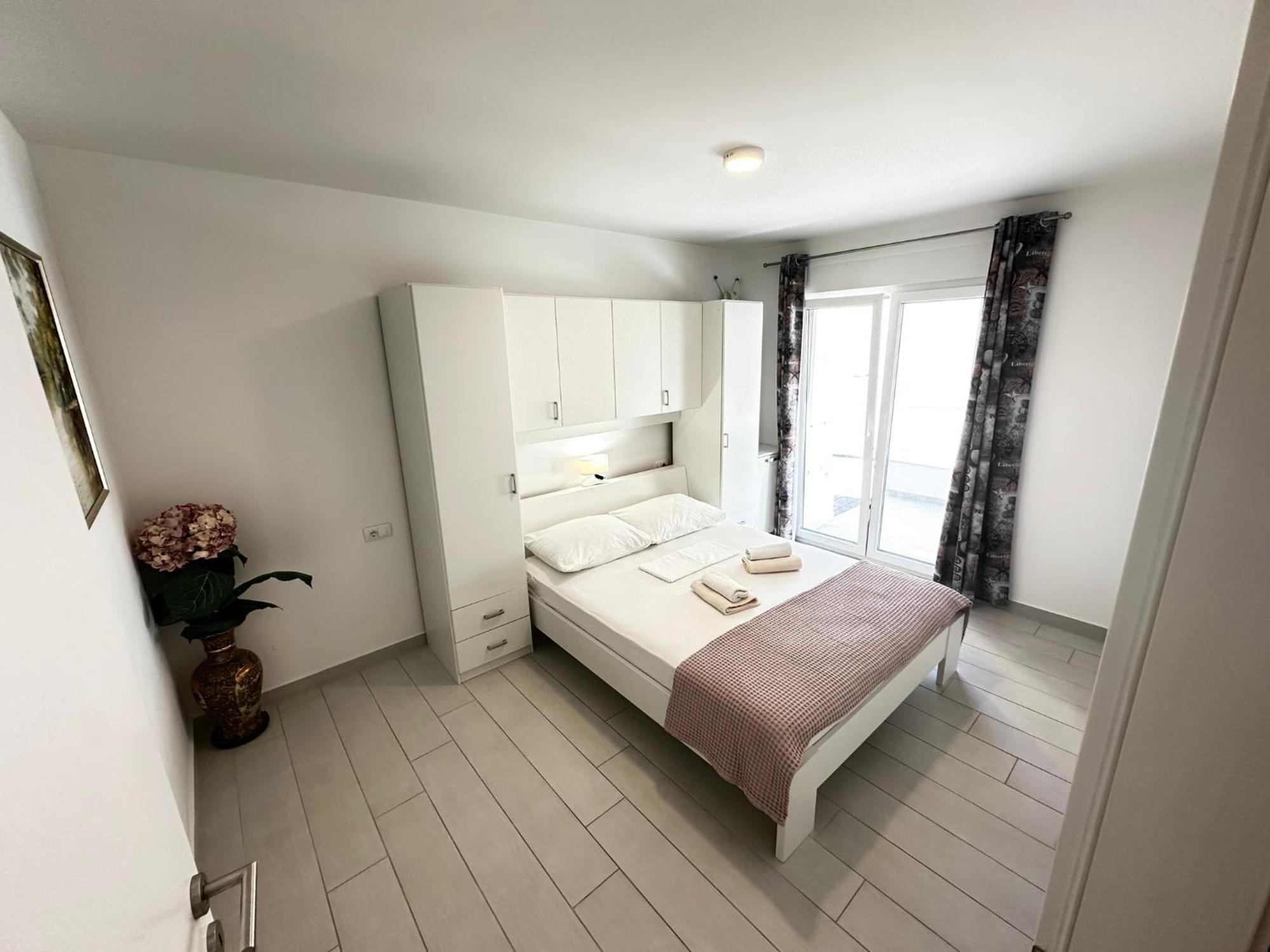 Apartments Danica Промайна Екстериор снимка
