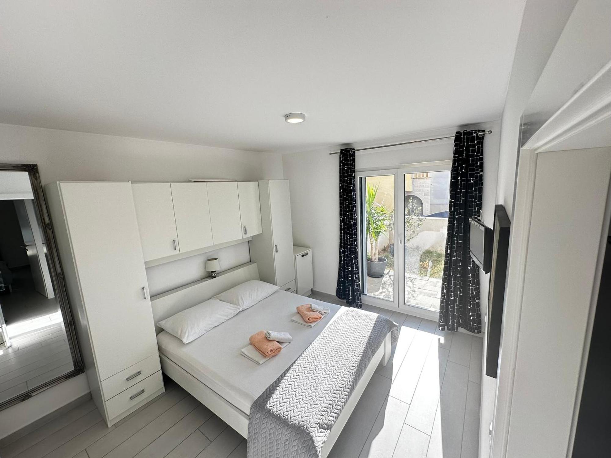 Apartments Danica Промайна Екстериор снимка