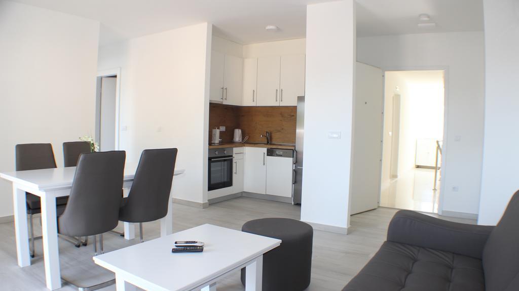 Apartments Danica Промайна Екстериор снимка